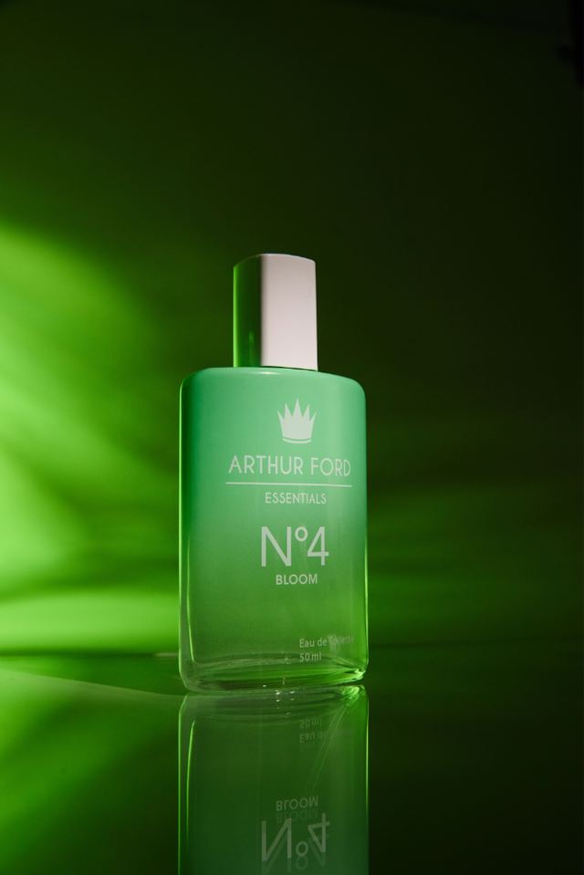 Green Essentials N°4 Bloom bottle reflected on glass