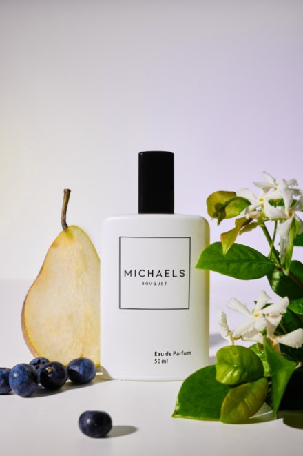 White Michaels Bouquet bottle with pear, blueberries and jasmine
